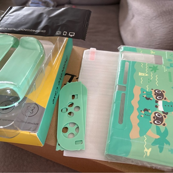 Animal Crossing Themed Nintendo Switch Protective Case - Picture 3 of 6
